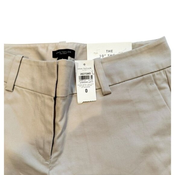 Ann Taylor Factory The 10" Short Tan Size 0 Stretch Twill NWT Khakis - Picture 3 of 7